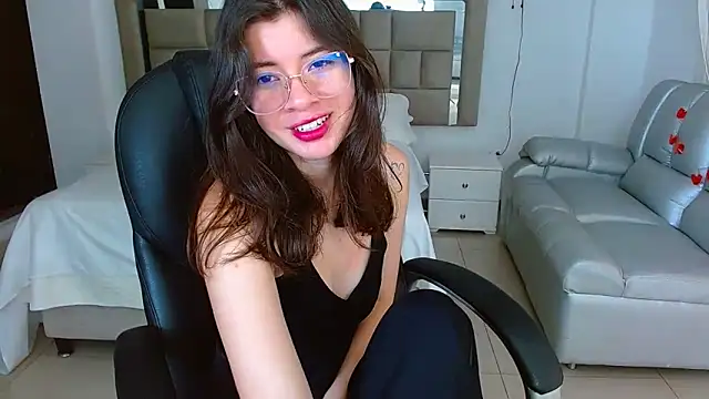 zoecruzz online show from March 2026 01:26:01 PM