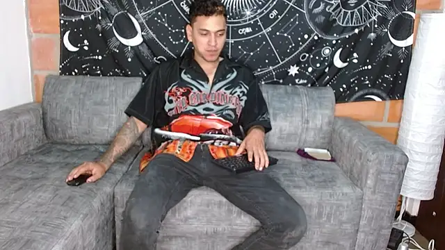 Snapshot of lianandnatasha chatting on January 2025 12:51:02 AM lianandnatasha online show from January 2025 12:51:02 AM