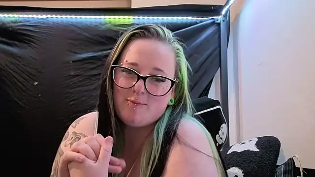 Bunny Cummings online show from April 2026 10:45:02 PM