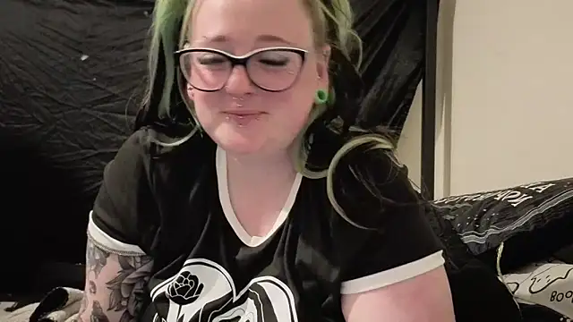 Bunny Cummings online show from April 2026 09:23:01 PM