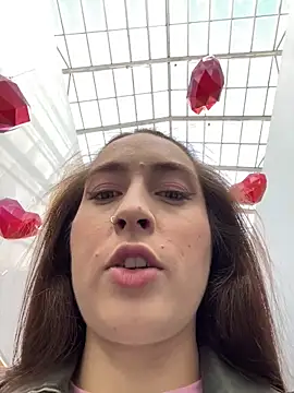 Snapshot of Holly_Play chatting on September 2025 09:20:01 AM Holly Play online show from September 2025 09:20:01 AM