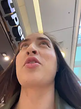 Holly Play online show from October 2025 10:05:02 AM