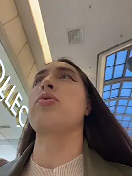 Holly Play online show from November 2025 01:12:02 PM