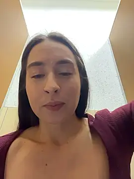 Holly Play online show from January 2026 12:18:02 PM