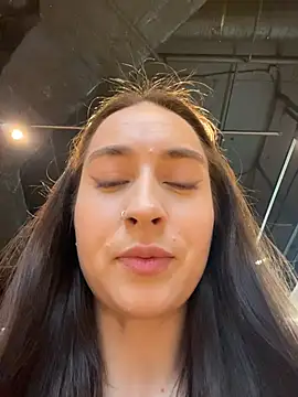 Holly Play online show from February 2026 12:01:02 PM