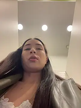 Holly Play online show from April 2026 11:45:02 AM