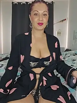 Snapshot of Chaudesquirt chatting on November 2025 03:00:02 PM Chaudesquirt online show from November 2025 03:00:02 PM