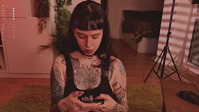 Snapshot of MichaellaMoon chatting on October 2025 06:38:02 PM MichaellaMoon online show from October 2025 06:38:02 PM