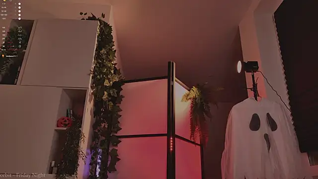 Snapshot of MichaellaMoon chatting on October 2025 05:36:01 PM MichaellaMoon online show from October 2025 05:36:01 PM