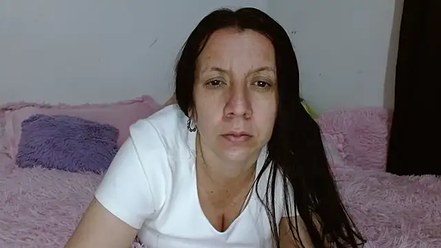 Snapshot of milfevha chatting on December 2024 01:43:01 AM milfevha online show from December 2024 01:43:01 AM