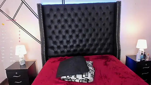 Iris Thompson  online show from February 2025 11:35:01 PM