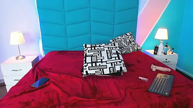 Iris Thompson  online show from March 2025 08:55:01 PM