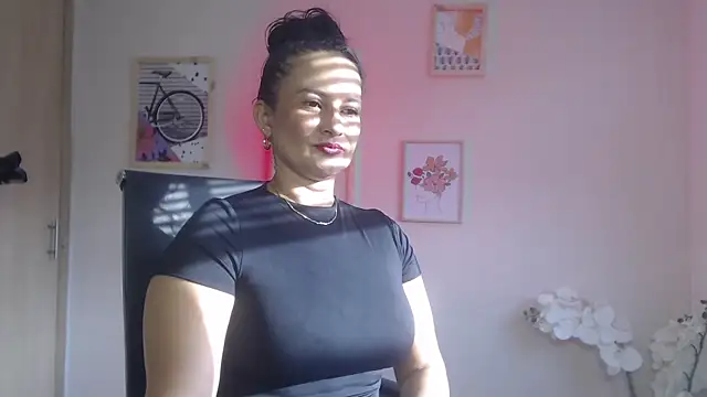 Snapshot of lucy_diiaz chatting on February 2025 10:01:01 PM lucy diiaz online show from February 2025 10:01:01 PM