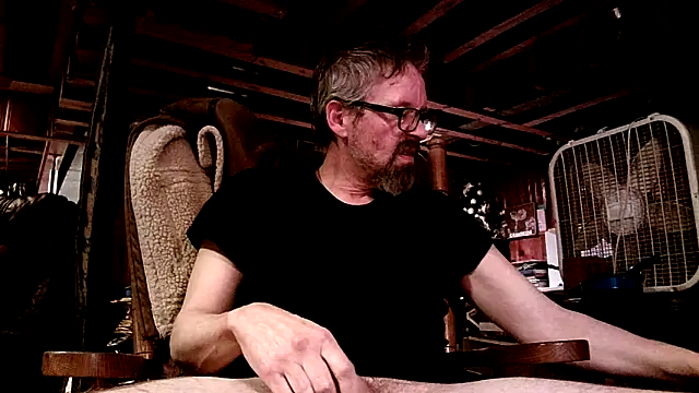 Snapshot of AronMellon76 chatting on February 2026 08:42:01 AM AronMellon76 online show from February 2026 08:42:01 AM