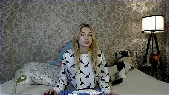 Snapshot of Ella_Milla chatting on September 2025 02:06:02 PM Ella Milla online show from September 2025 02:06:02 PM