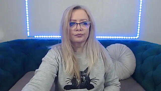 IvanaCharm online show from April 2026 03:33:02 AM