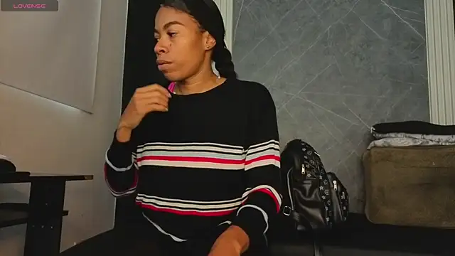 Snapshot of YummyDuooo chatting on October 2025 12:04:02 PM YummyDuooo online show from October 2025 12:04:02 PM