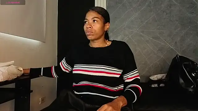 Snapshot of YummyDuooo chatting on October 2025 12:04:01 PM YummyDuooo online show from October 2025 12:04:01 PM