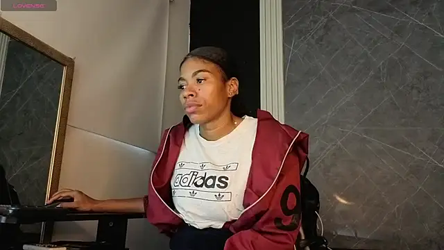 Snapshot of YummyDuooo chatting on October 2025 12:05:01 PM YummyDuooo online show from October 2025 12:05:01 PM