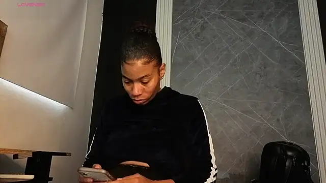 Snapshot of YummyDuooo chatting on November 2025 12:06:01 PM YummyDuooo online show from November 2025 12:06:01 PM