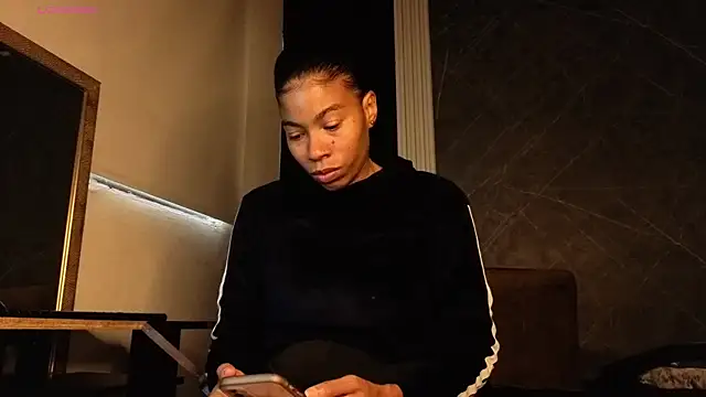 Snapshot of YummyDuooo chatting on November 2025 11:57:02 AM YummyDuooo online show from November 2025 11:57:02 AM