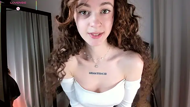 Curly Moon online show from April 2026 01:49:02 PM