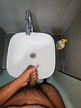 rahulGJ03 online show from December 2024 06:39:02 PM