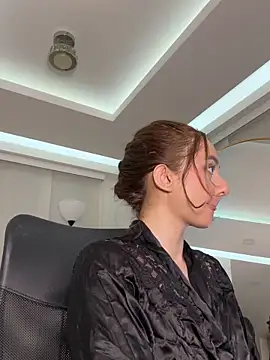 nicollefiorett online show from December 2025 12:06:01 AM