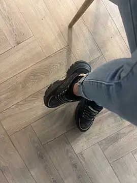 Snapshot of FeetVibe chatting on October 2025 07:06:01 AM FeetVibe online show from October 2025 07:06:01 AM