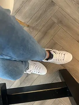 Snapshot of FeetVibe chatting on October 2025 06:32:02 AM FeetVibe online show from October 2025 06:32:02 AM