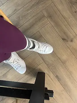 Snapshot of FeetVibe chatting on November 2025 08:02:02 AM FeetVibe online show from November 2025 08:02:02 AM