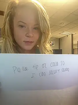 Snapshot of EllaSnow chatting on March 2025 10:47:01 PM EllaSnow online show from March 2025 10:47:01 PM