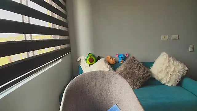 Lauri  fit online show from March 2026 07:07:01 PM