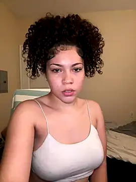 Snapshot of ladylavish chatting on December 2024 08:00:01 AM ladylavish online show from December 2024 08:00:01 AM