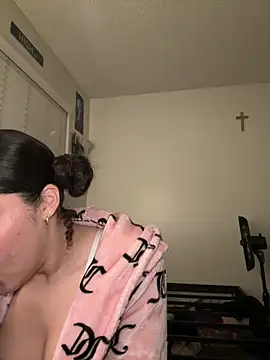 Snapshot of ladylavish chatting on December 2024 11:23:02 AM ladylavish online show from December 2024 11:23:02 AM
