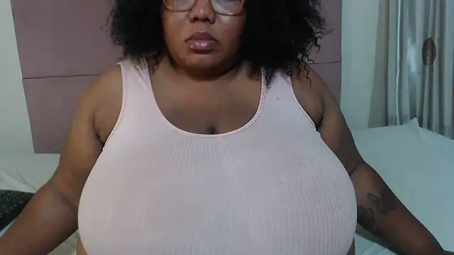 Snapshot of DAIRYBELLELIZxx chatting on December 2024 05:00:01 PM DAIRYBELLELIZxx online show from December 2024 05:00:01 PM