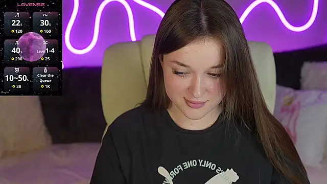 Snapshot of DonnaLustt chatting on November 2025 08:32:01 PM DonnaLustt online show from November 2025 08:32:01 PM