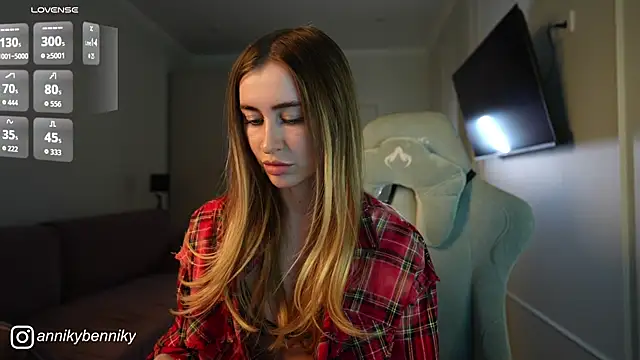 Coconutkittyy online show from November 2025 07:59:01 PM