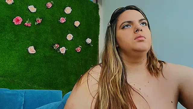 Huge Titties  online show from June 2026 07:11:01 PM