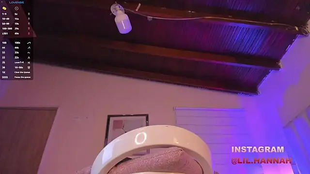 lil hanna18 online show from December 2024 02:49:02 PM