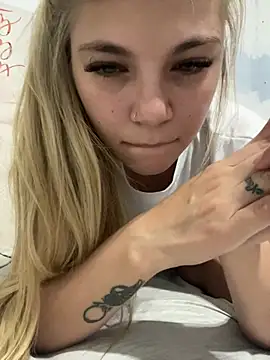 Snapshot of PEACHY439 chatting on February 2025 04:28:02 AM PEACHY439 online show from February 2025 04:28:02 AM