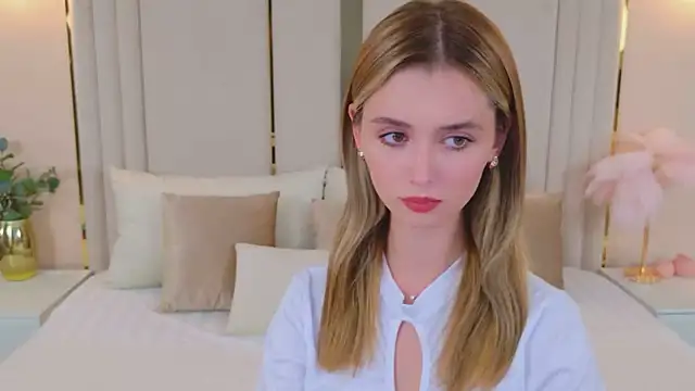 Snapshot of MarybethSnow chatting on September 2025 05:14:02 PM MarybethSnow online show from September 2025 05:14:02 PM