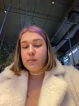 Snapshot of SuzieMurray chatting on December 2024 01:00:02 PM SuzieMurray online show from December 2024 01:00:02 PM