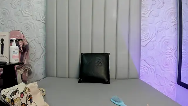 AlexaFoxy18 online show from February 2026 07:32:02 AM