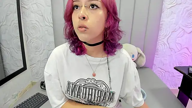 AlexaFoxy18 online show from April 2026 07:01:01 AM