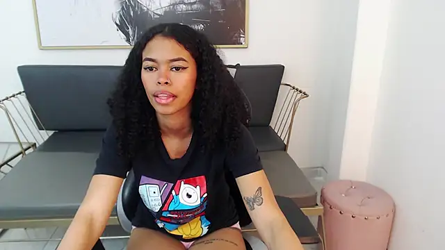 Snapshot of Shenna_brunette_ chatting on December 2024 04:17:01 PM Shenna brunette online show from December 2024 04:17:01 PM
