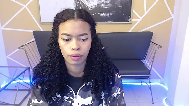 Snapshot of Shenna_brunette_ chatting on March 2025 01:07:02 PM Shenna brunette online show from March 2025 01:07:02 PM