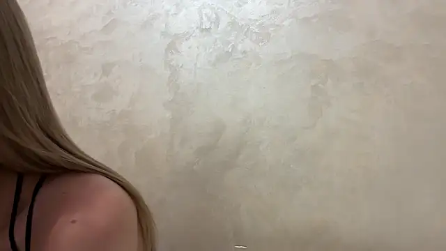 Snapshot of CaitlinaJayne23 chatting on November 2025 07:05:02 PM CaitlinaJayne23 online show from November 2025 07:05:02 PM