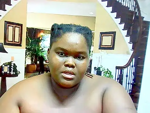 Snapshot of EbonyHotBuns chatting on February 2025 06:30:02 PM EbonyHotBuns online show from February 2025 06:30:02 PM