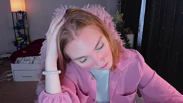 Snapshot of ReddHotPipper chatting on December 2025 03:33:02 AM ReddHotPipper online show from December 2025 03:33:02 AM